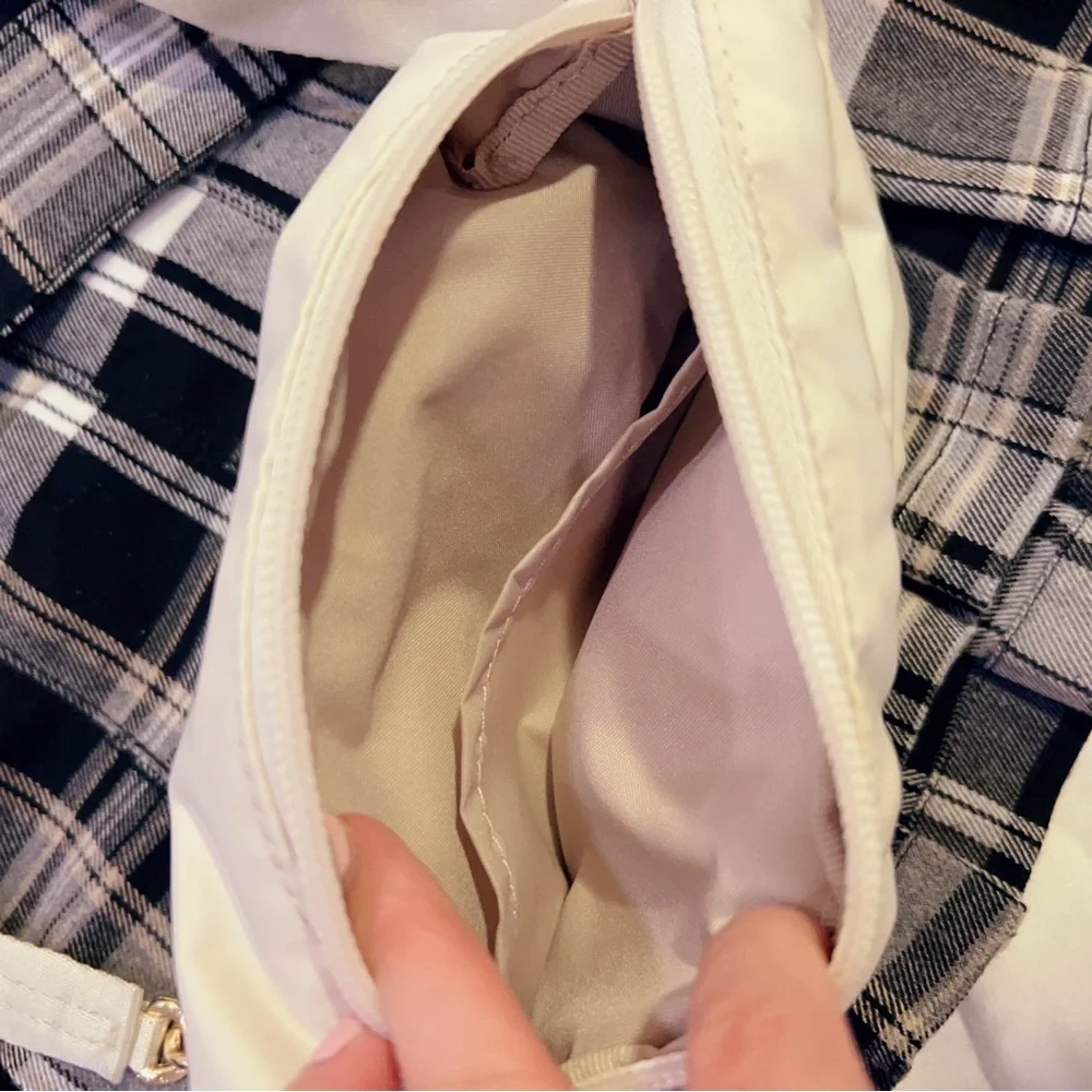 Nike Sportswear Futura Luxe Limited Gold Beige Cream Ivory Crossbody Wai… - Picture 3 of 4